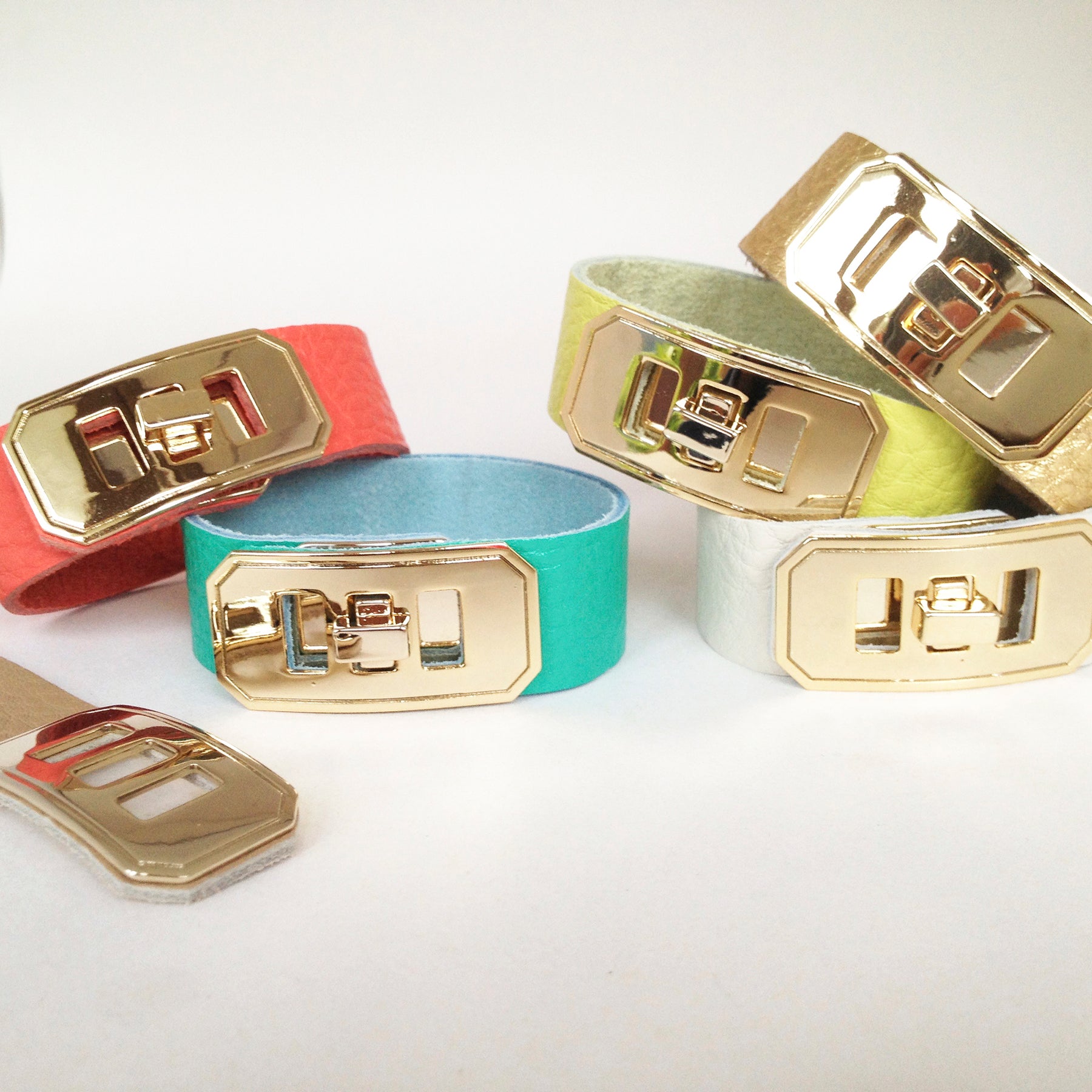 Hinged cuff store
